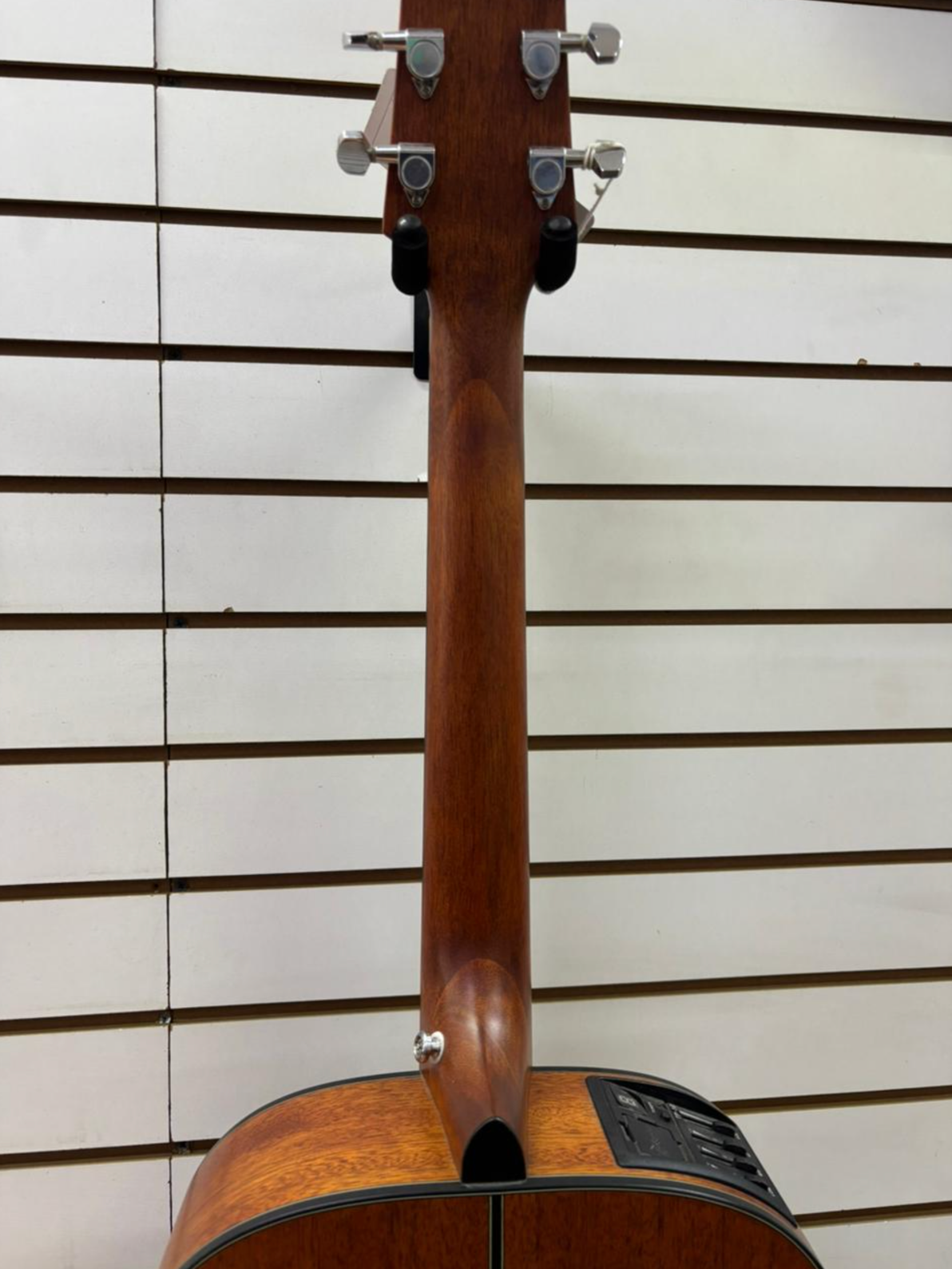 Guitarra Electroacústica Takamine GLN11ENS Caoba – Producto en Remate